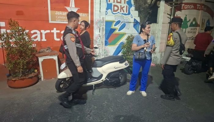 Jelang Pagi, Polsek Johar Baru Gelar Patroli dan Razia Stasioner Sisir Jalur Rawan Antisipasi Kejahatan Jalanan