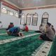 Bhabinkamtibmas Gelora Sholat Jumat Berjamaah di Masjid Al Muwahidin, Perkuat Silaturahmi dan Jaga Kamtibmas