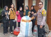 Peduli Lingkungan, Bhabinkamtibmas Kampung Rawa Dampingi PKK Pilah Sampah Bernilai Ekonomi