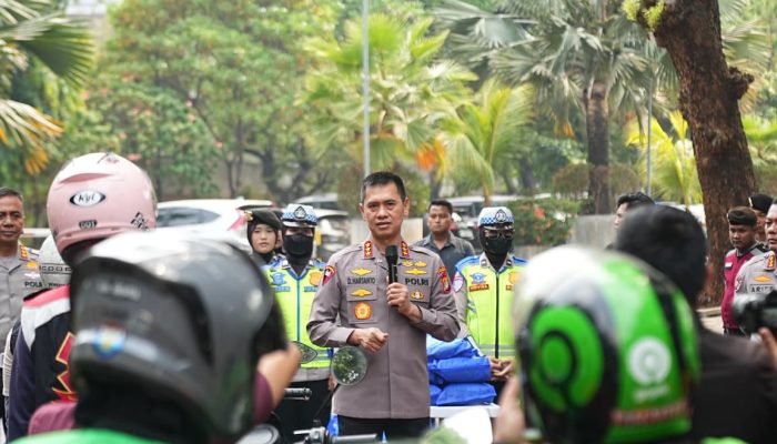 Sabtu Berkah Bersama Ojol, Kapolda Metro Jaya Ajak Pengemudi Utamakan Keselamatan
