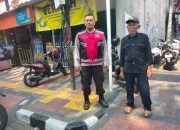 Patroli Jalan Kaki, Polsek Johar Baru Sampaikan Imbauan Antisipasi 3C kepada Warga