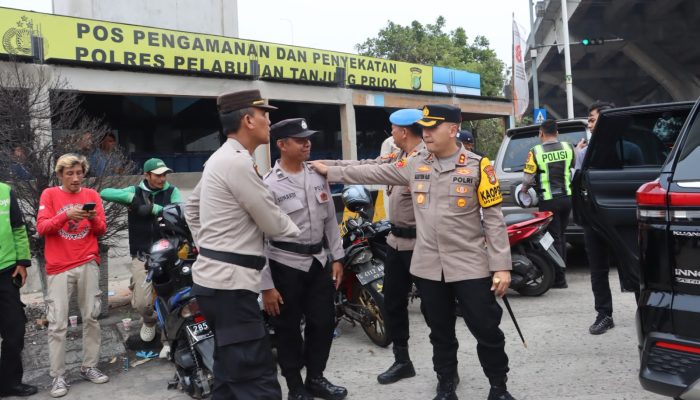 Kapolres Pelabuhan Tanjung Priok Pimpin Pengecekan Kesiapsiagaan Personel Pelayanan Aksi Unjuk Rasa