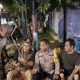 Sambang Malam, Bhabinkamtibmas Rawasari Ajak Tokoh Masyarakat Cegah Tawuran dan Kejahatan