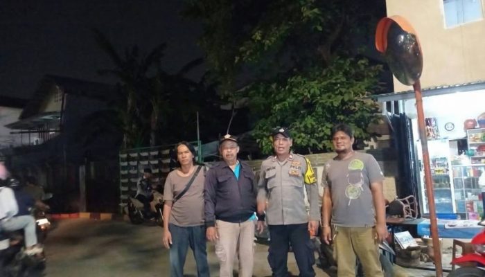Sambangi Pos Kamling RW 02 Galur, Bhabinkamtibmas Ajak Warga Perkuat Keamanan Lingkungan